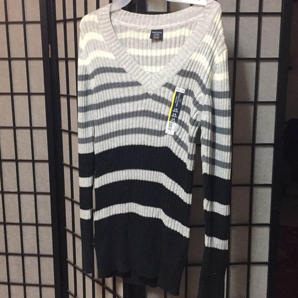 Sweater. Brand new